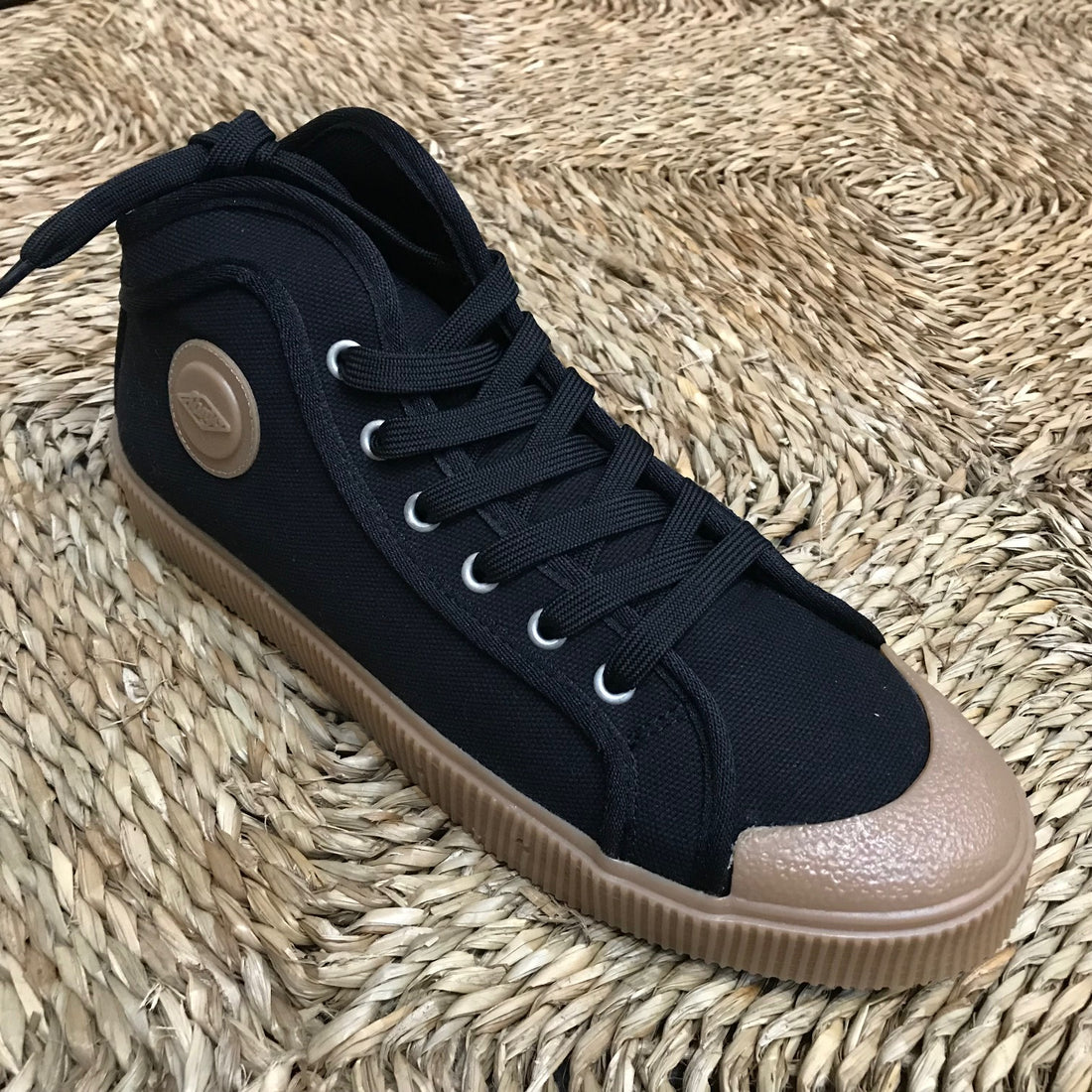 Sanjo K100 Basketball - Black/Gum